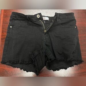 EUC California vintage 7 black jean shorts Distressed hem Pockets